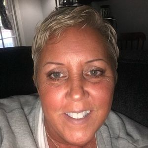 Meet your Posher, Elaine